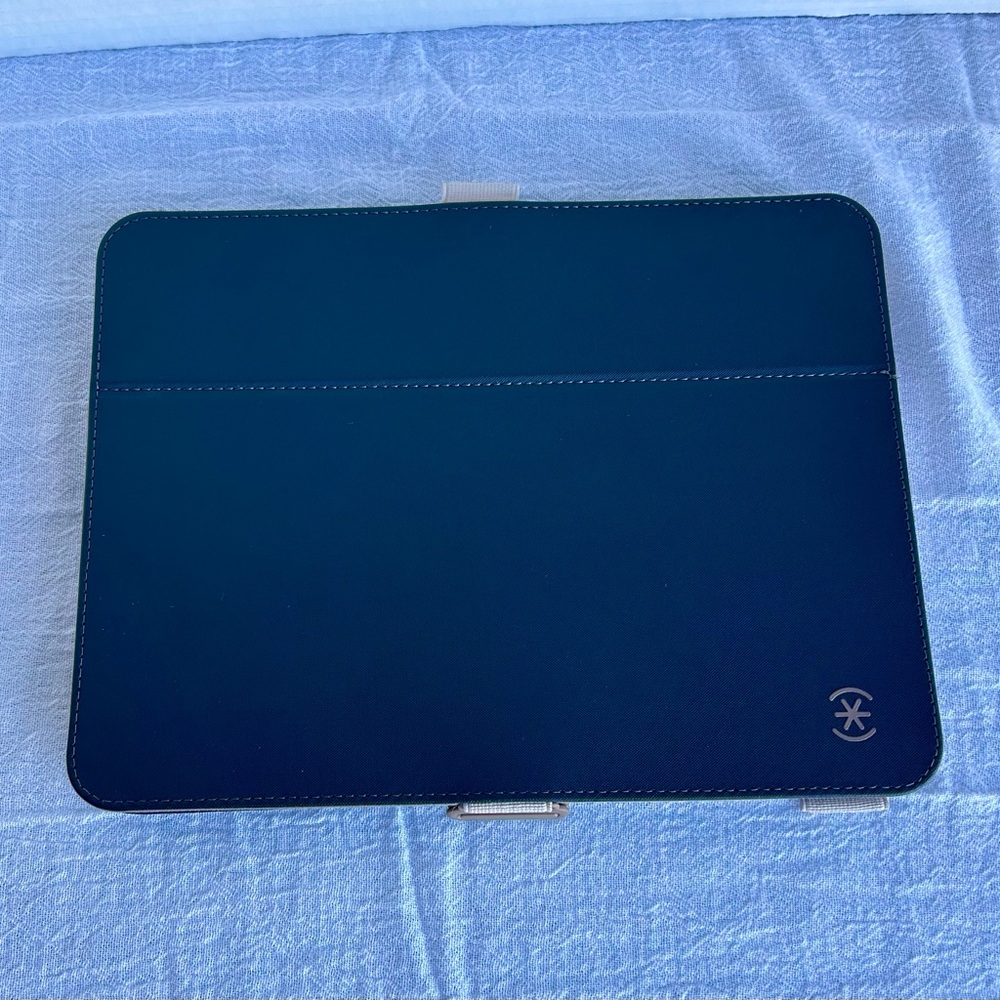 Speck iPad Cover for 10th Generation iPad